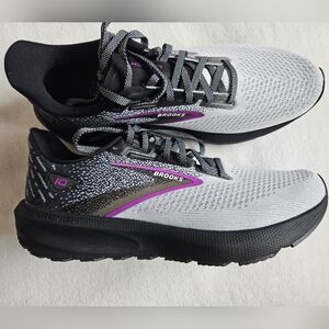 NWT Brooks Women's Launch 10 Sneakers